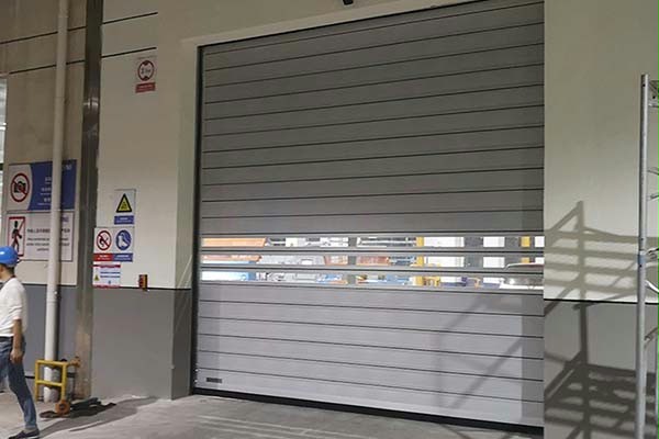 汽车零配件车间硬质快速门