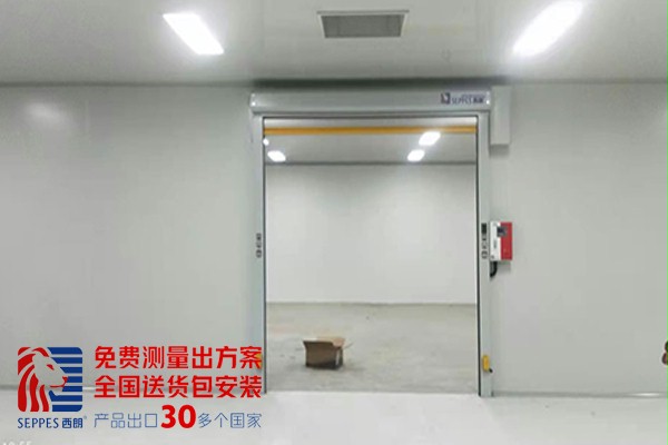 与AGV小车联动的快速卷帘门2 与AGV小车联动的快速卷帘门