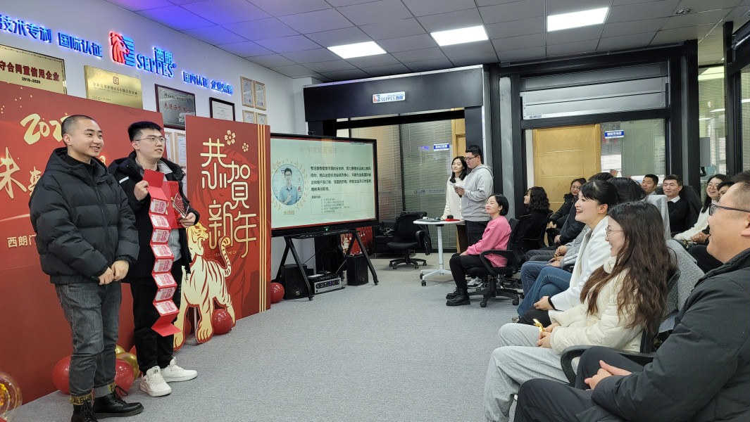 朱泽越被评为年度优秀员工照片 朱泽越被评为年度优秀员工照片