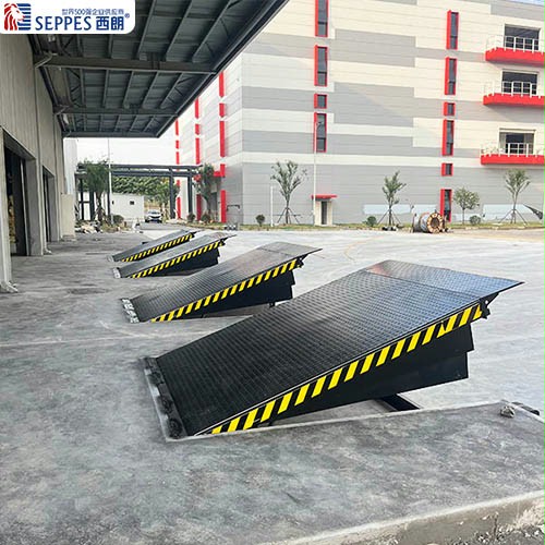 伸缩式装卸货平台