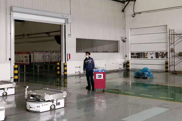 西朗门业AGV联动小车快速门