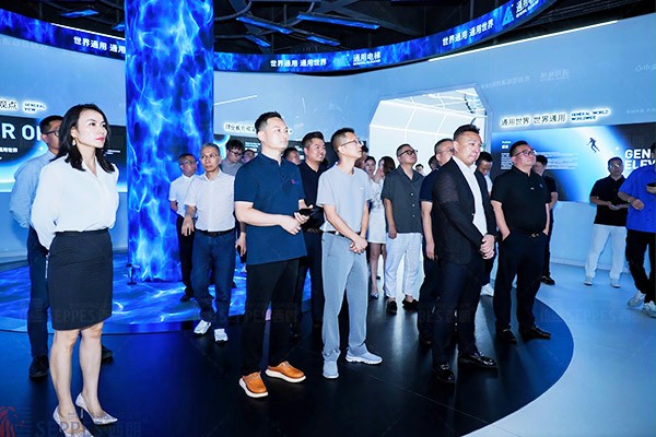 独角兽私董们参观通用电梯展厅