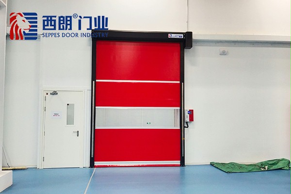 精密电子产品生产车间里的快速门 精密电子产品生产车间里的快速门